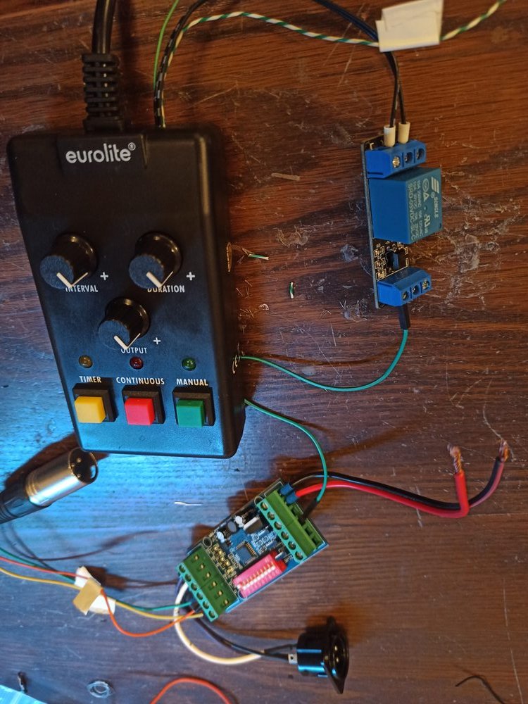 Montage électronique pour ajouter le DMX à une machine à fumée