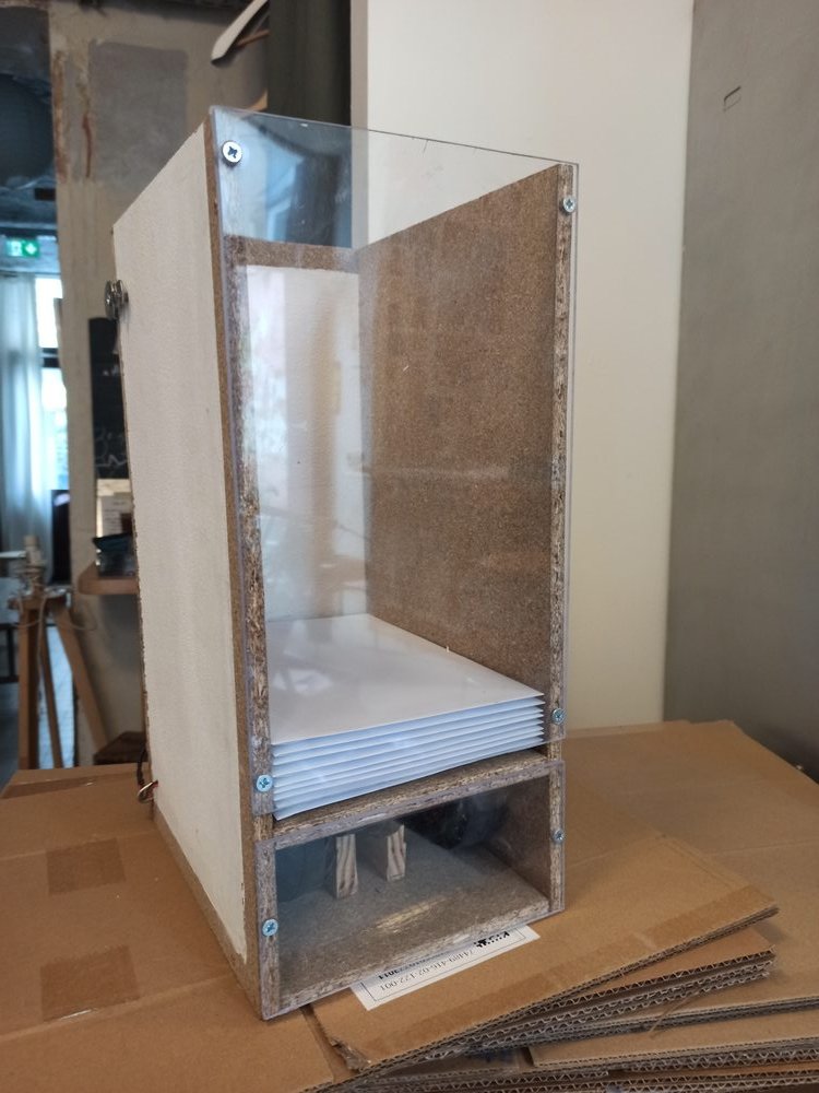 Lanceur d'enveloppe automatique à télécommande